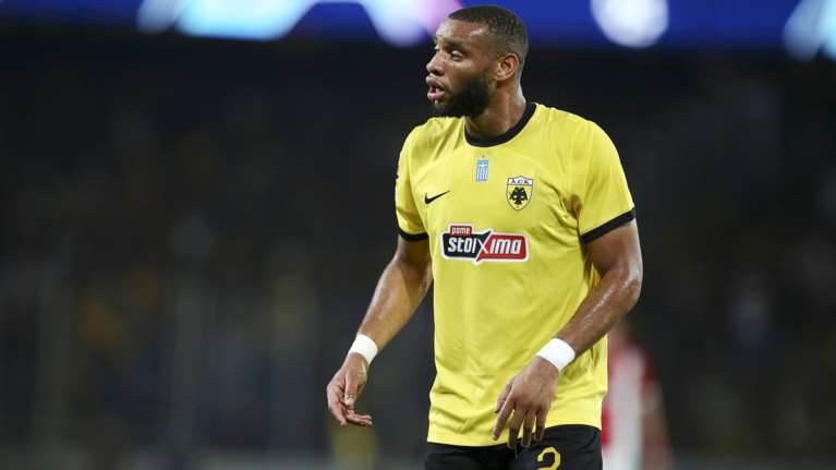 Μεγάλο πρόβλημα στην ΑΕΚ ενόψει Μπράιτον: Στο νοσοκομείο με λοίμωξη ο Μουκουντί