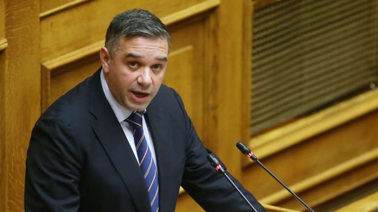 Ολο το παρασκήνιο της παραίτησης του Θέμη Χειμάρα- Οι μπίζνες με το δημόσιο που τον έκαψαν, πώς απέφυγε τη διαγραφή