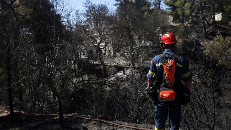 Πώς ξεκίνησε η φωτιά που κατέκαψε την Αττική: Οι μαρτυρίες και το βραχυκύκλωμα σε σύνδεση καλωδίων ηλεκτροδότησης