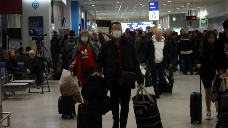 Υπουργείο Υγείας σε ευπαθείς ομάδες: Μην ταξιδεύετε εντός ή εκτός Ελλάδας