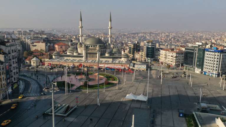 Τουρκία: Σε καθολική καραντίνα για το Σαββατοκύριακο -Τα κρούσματα σπάνε το ένα ρεκόρ μετά το άλλο