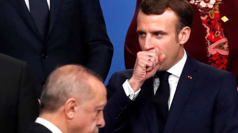 Deutsche Welle: Η Γαλλία τα βάζει με τον ισλαμισμό - Στο στόχαστρο τεμένη, ιμάμηδες και σχολές κορανίου