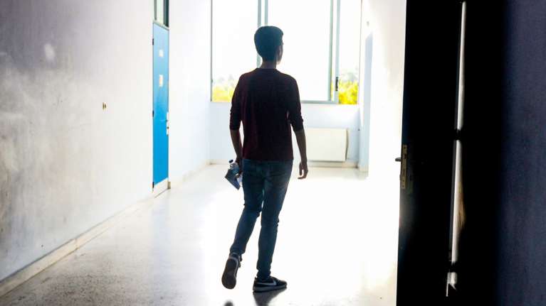 Βόλος: Μαθητές πλακώθηκαν στο ξύλο - Μπουνιές και κλωτσιές έξω από το Γυμνάσιο Αγριάς