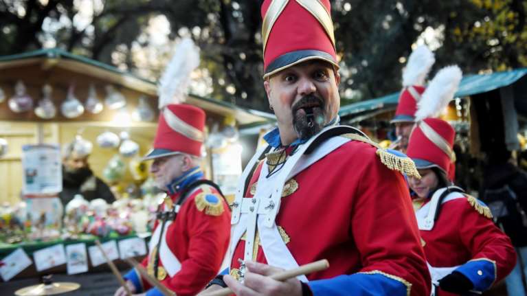 Χριστούγεννα στην Αθήνα: Christmas market, Santa run, συναυλίες, παραστάσεις, δράσεις για όλη την οικογένεια