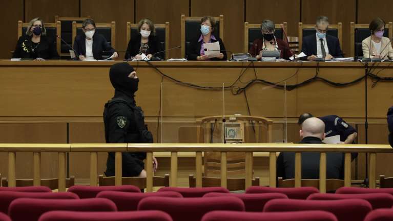 Δίκη Χρυσής Αυγής: "Μας έβριζαν, ήθελαν να κάνουν κάτι και τους χαλούσαμε τα σχέδια", κατέθεσε αστυνομικός