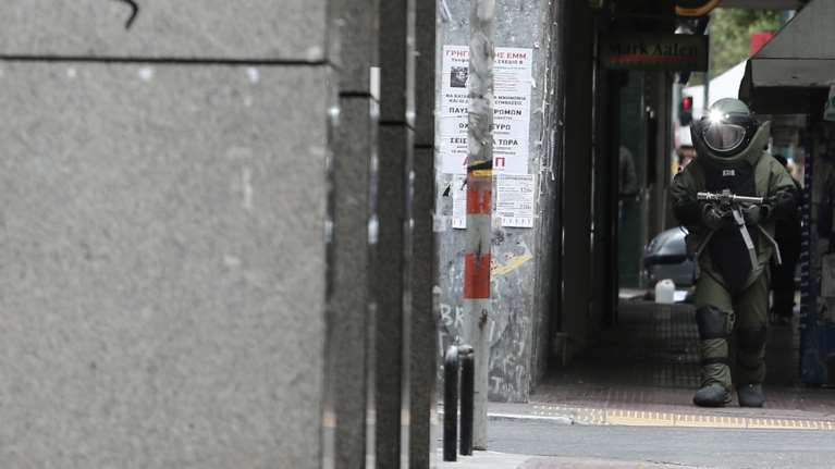 Ύποπτη τσάντα εντοπίστηκε στη Βουκουρεστίου: Επιτόπου κλιμάκιο πυροτεχνουργών του ΤΕΕΜ