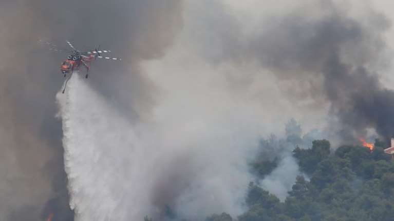 Πρώτες ελπίδες: Σε ύφεση τα μέτωπα σε Θρακομακεδόνες, Μαλακάσα και Βαρυμπόμπη