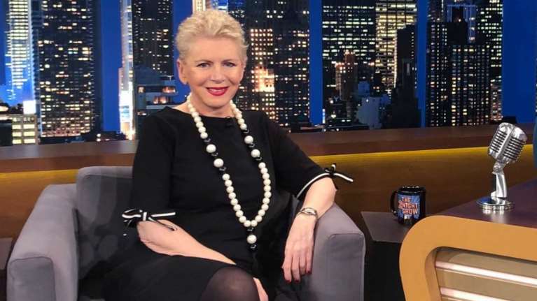 Εξαλλη η Ακρίτα γιατί στα νέα μέτρα δεν συμπεριλαμβάνονται οι εκκλησίες - Τι γράφει για ΜΜΜ και ένστολους