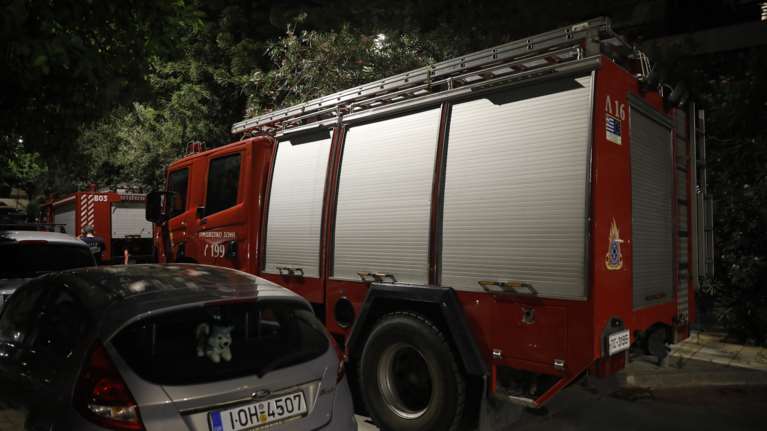 Κολωνός: Υπό έλεγχο η φωτιά σε υπαίθριο χώρο μεταφόρτωσης απορριμμάτων του δήμου Αθηναίων