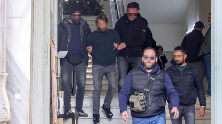 &quot;Ο πατέρας μου είναι... γνωστός Έλληνας πολιτικός&quot;, λέει ο δολοφόνος της Ράνιας  - Είχε συλληφθεί 6 φορές σε 11 μήνες