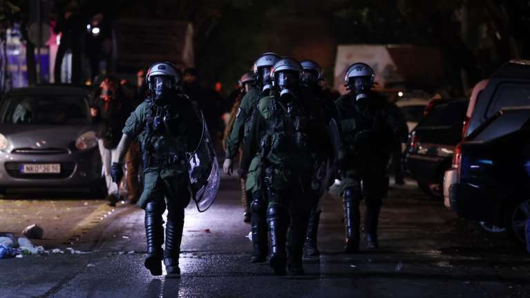 Θεσσαλονίκη: 35 προσαγωγές και 16 συλλήψεις για τα επεισόδια μετά την πορεία για τον Αλέξανδρο Γρηγορόπουλο