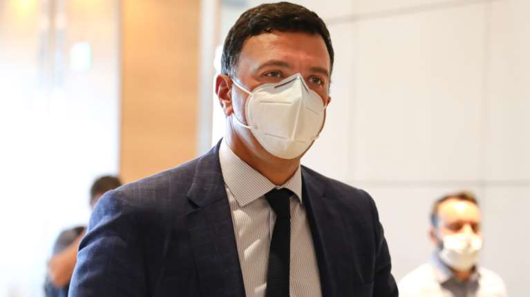 Στοιχεία σοκ για τον κορονοϊό - Κικίλιας: Στα 36 ο μέσος όρος ηλικίας όσων έχουν νοσήσει τον Αύγουστο