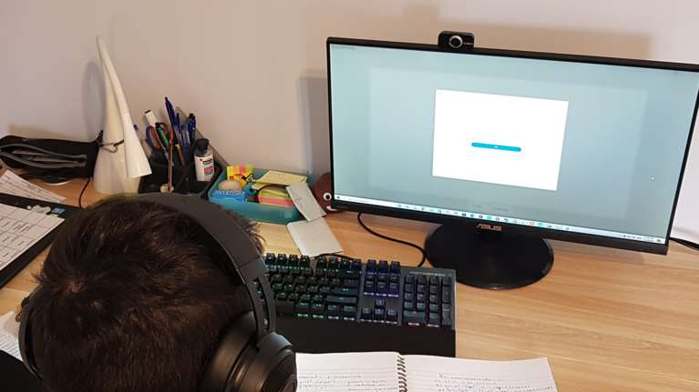 Τηλεκπαίδευση: Έτσι θα λειτουργούν από αύριο τα σχολεία - Νέες οδηγίες του υπουργείου Παιδείας, το νέο ωράριο