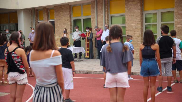 Υπουργείο Παιδείας: Δεν μετράνε οι απουσίες που οφείλονται σε νόσηση από κορoνοϊό