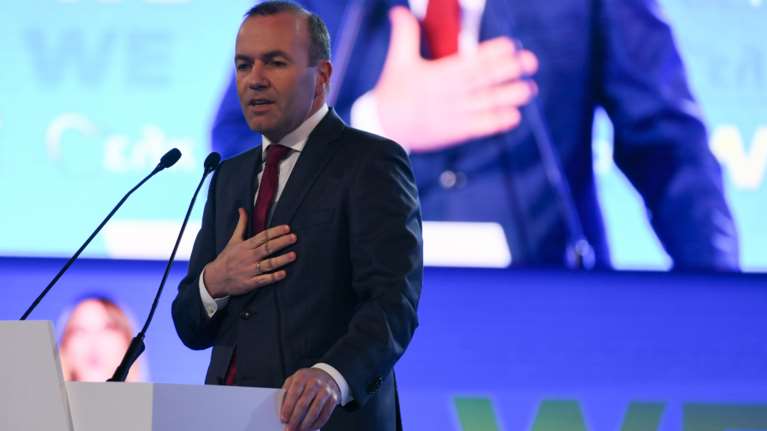 Ο Βέμπερ &quot;αδειάζει&quot; τον Κύρτσο: Απαράδεκτες και αβάσιμες οι κατηγορίες κατά της ελληνικής κυβέρνησης