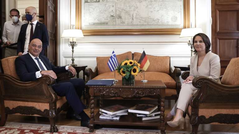 Δένδιας σε Μπέρμποκ: &quot;Μην πουλήσετε υποβρύχια στην Τουρκία&quot;- Εθεσε και θέμα γερμανικών αποζημιώσεων [βίντεο]