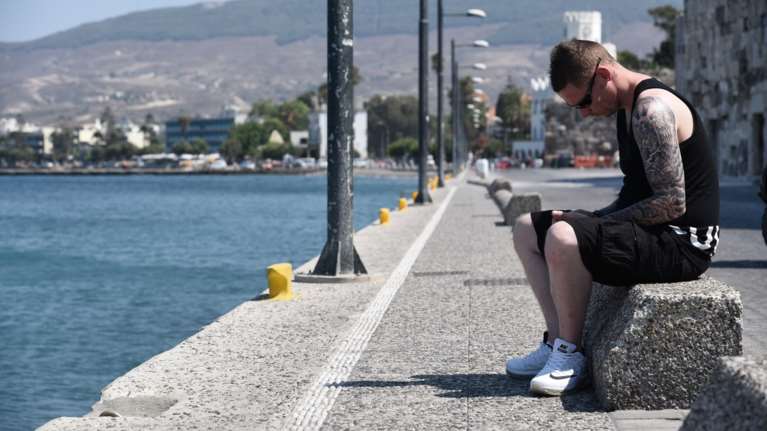 Κως: Ολλανδοί τουρίστες τα έκαναν "γυαλιά καρφιά" - Έσπασαν πινακίδες, προκάλεσαν φθορές σε κάδους