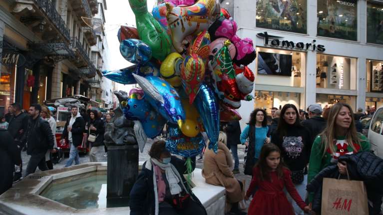 Πώς θα λειτουργήσουν σούπερ μάρκετ και καταστήματα μέχρι την Πρωτοχρονιά