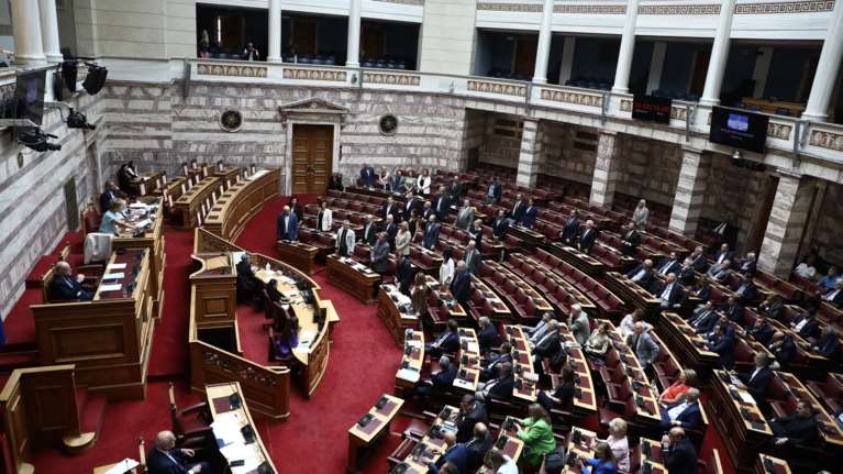 Βουλή: Ψηφίστηκε κατά πλειοψηφία το φορολογικό νομοσχέδιο - Τι περιλαμβάνει