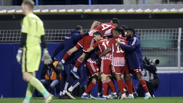 Superleague: Κέρδισε Κηφισιά, διαιτησία και VAR ο Ολυμπιακός - 3-2, με δέκα παίκτες σε όλο το β&#39; ημίχρονο οι Πειραιώτες