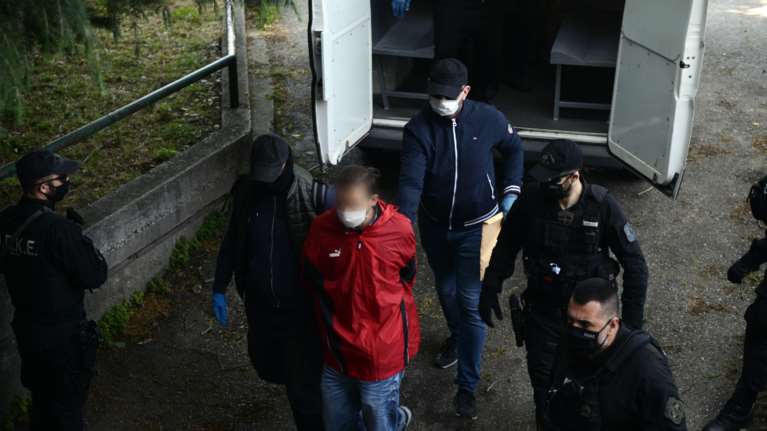 Προθεσμία για να απολογηθούν πήραν οι δύο συλληφθέντες για βόμβα στο σπίτι του Δημήτρη Σταμάτη