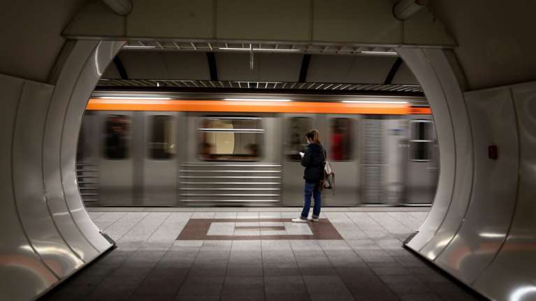 Απόπειρα αυτοκτονίας στον σταθμό Μετρό στην Ακρόπολη [βίντεο]