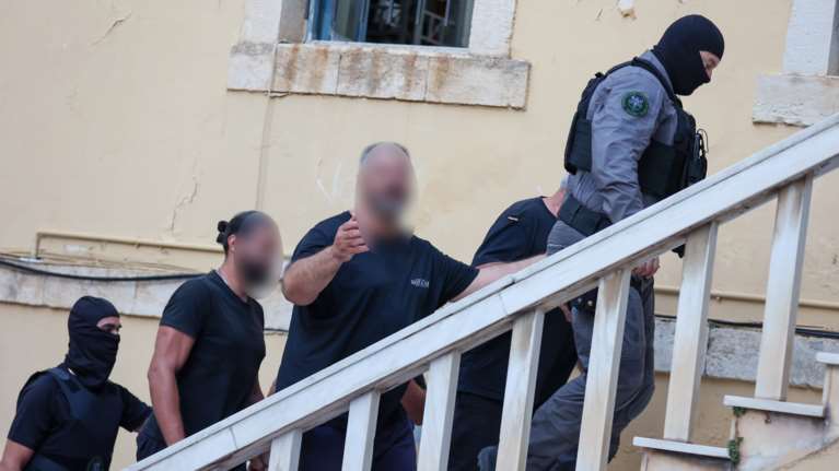 Μαφία Κρήτης: Πρώτα αφέθηκαν ελεύθεροι και μετά προφυλακίστηκαν τα δύο αδέρφια-αρχηγοί της οργάνωσης