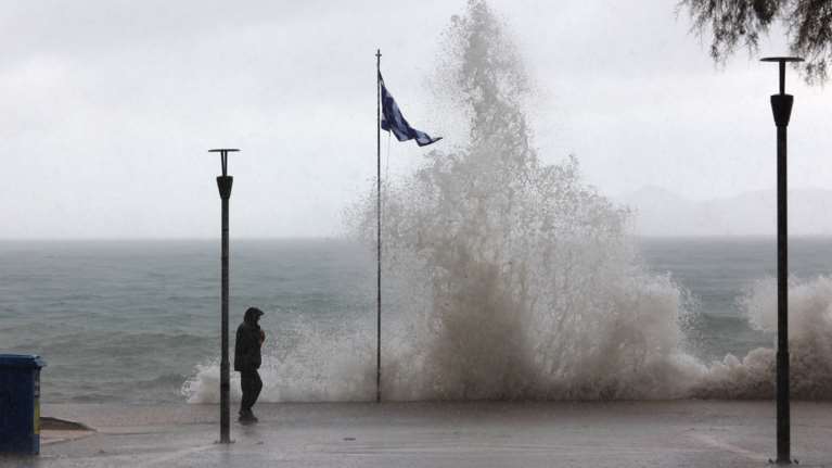 Ξεκίνησε το σφοδρό κύμα κακοκαιρίας: Πού θα εκδηλωθούν έντονα φαινόμενα, χτυπάει και την Αττική