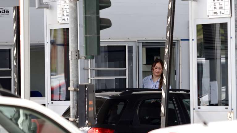 Η μεγάλη έξοδος για το Πάσχα: Πάνω από 420 χιλιάδες οχήματα έφυγαν από την Αττική