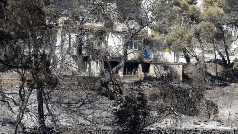 Την Τετάρτη θα απολογηθεί ο 80χρονος που φέρεται να έβαλε τέσσερις φωτιές στα Γλυκά Νερά