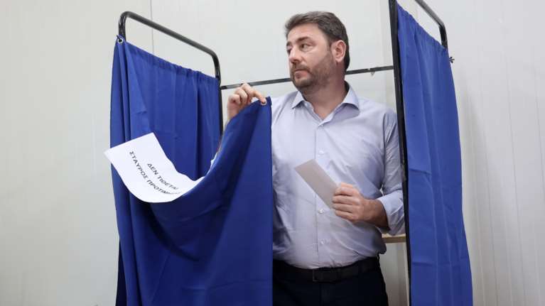 Ψήφισε ο Νίκος Ανδρουλάκης στο Αρκαλοχώρι Κρήτης - &quot;Να μην έχουμε άλλα 4 χαμένα χρόνια&quot;