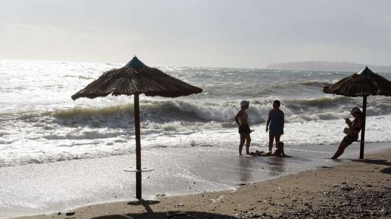 Καιρός: Συνεχίζεται το καλοκαιρινό σκηνικό  με υψηλές για την εποχή θερμοκρασίες - Εως 5 μποφόρ οι άνεμοι