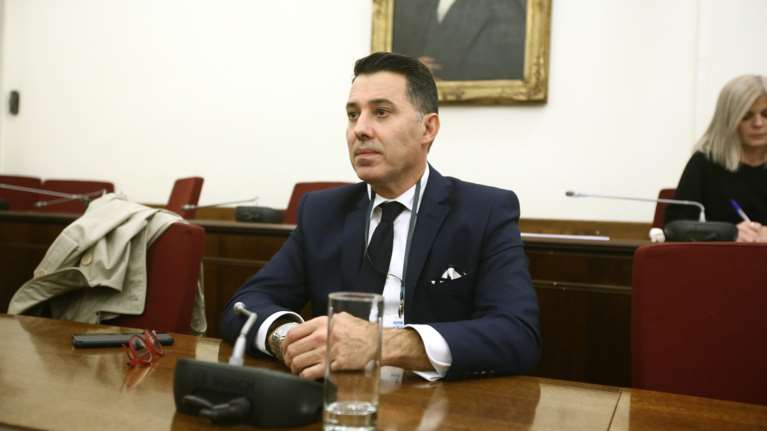 Μανιαδάκης στη δίκη Novartis: &quot;Ο Σαράκης μου είπε ότι αν καταδικάσουμε την εταιρεία θα πάρουμε λεφτά και θα τα φάμε στη Ρωσία&quot;