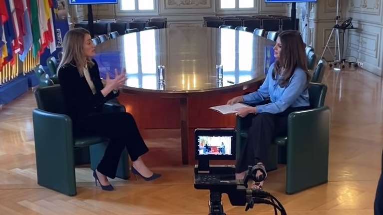 Σταματίνα Τσιμτσιλή: Οι αναρτήσεις από τη συνάντηση με τη Ρομπέρτα Μέτσολα [Εικόνες - Βίντεο]