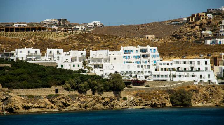 Μύκονος: &quot;Ιδιωτικά&quot; πάρτι με Dj και είσοδο σε βίλες στο νησί - Για να μην μπορούν να επέμβουν οι Αρχές [Βίντεο]