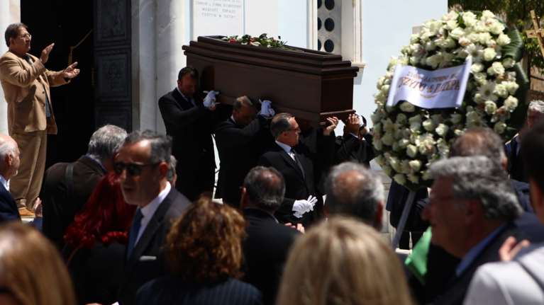 Τελευταίο αντίο στον Θανάση Τσούρα, ιστορικό στέλεχος του ΠΑΣΟΚ- Ολοι οι παλιοί του σύντροφοι ήταν εκεί [εικόνες]