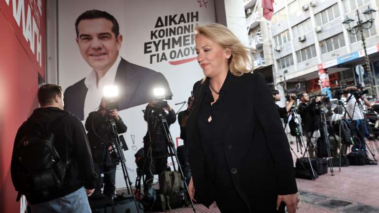 ΣΥΡΙΖΑ: Πληροφορίες ότι η Ρένα Δούρου θα είναι υποψήφια για την προεδρία