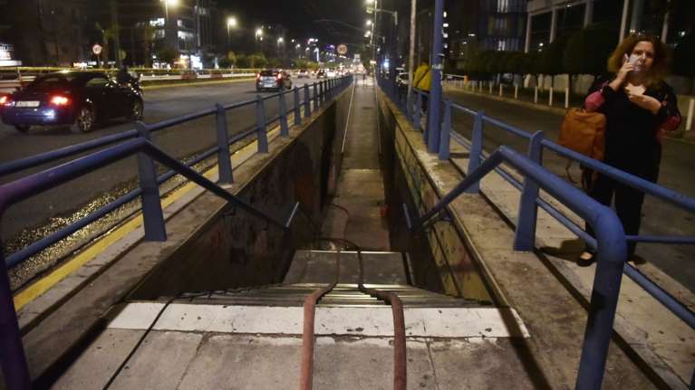 Φωτιά σε υπόγεια διάβαση της Λεωφόρου Συγγρού - Στο σημείο πυροσβεστικές δυνάμεις [Βίντεο]