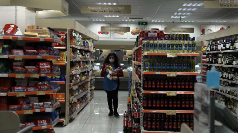 Σούπερ μάρκετ: Ποια προϊόντα λείπουν από τη λίστα για το "καλάθι του νοικοκυριού"