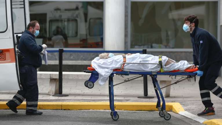 Κορονοϊός: Σενάρια για μεταφορά ασθενών με ειδικά τρένα από τη Βόρεια Ελλάδα στην Αθήνα - Παρατεταμένο lockdown ζητούν οι ειδικοί