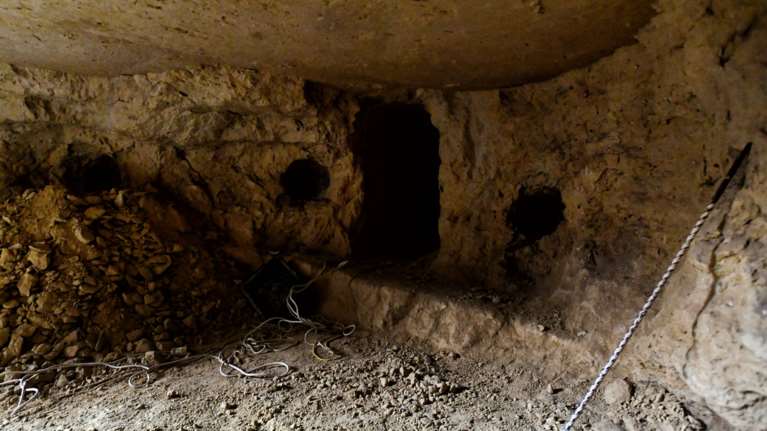 Καρέ-καρέ το βίντεο με την επιχείρηση ανάσυρσης των σορών των 4 ανδρών που σκοτώθηκαν στο Λουτράκι