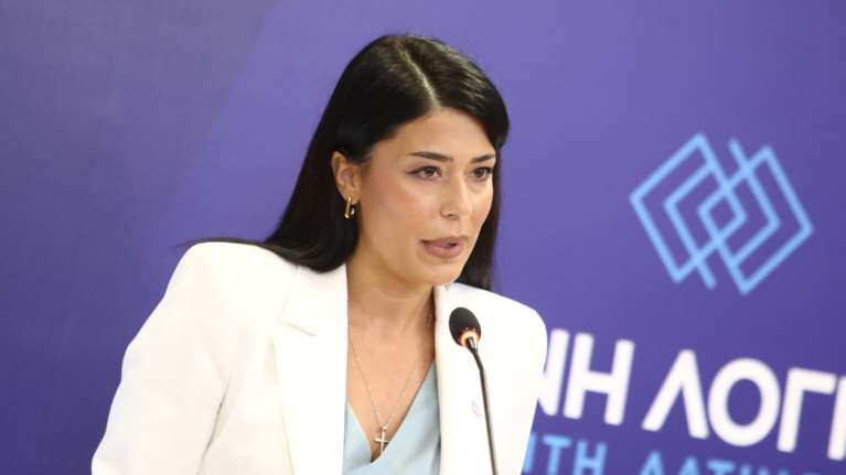 Επίθεση Λατινοπούλου σε Κωνσταντοπούλου: Ένα σόου έκανε στη Λάρισα, όπως πάντοτε – Θεατρικά μονόπρακτα ανεβάζει [βίντεο]