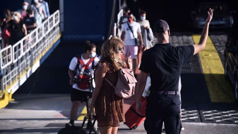 Τι αλλάζει στα ακτοπλοϊκά: Οι εκπτώσεις, τα &quot;ψιλά γράμματα&quot; και γιατί δεν πρέπει να ακυρωθούν εισιτήρια που έχουν εκδοθεί