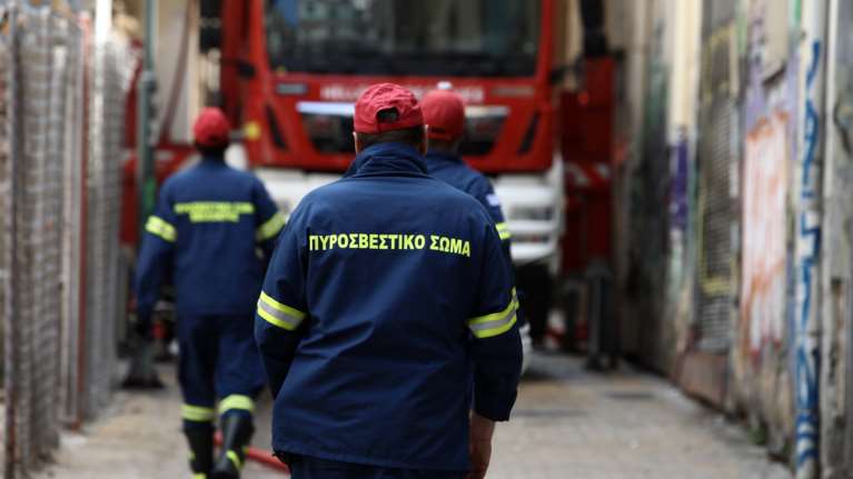 Πυρκαγιά σε εγκαταλελειμμένο κτίριο στο Παλαιό Φάληρο