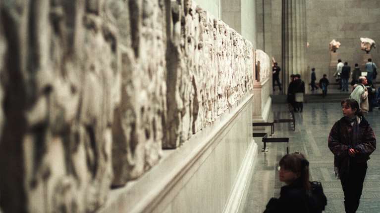 Νέος διευθυντής στο Βρετανικό Μουσείο μετά το σκάνδαλο κλοπών: Υπέρμαχος της "κοινής χρήσης" των Γλυπτών του Παρθενώνα