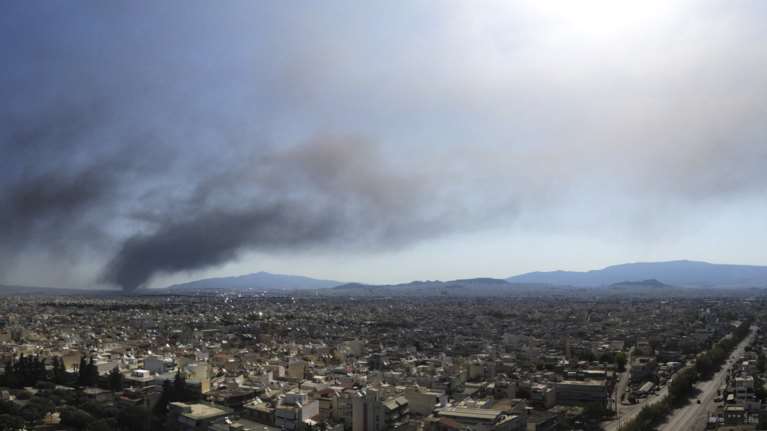Φωτιά στη Μεταμόρφωση: Η διασπορά του τοξικού καπνού στην Αττική από το εργοστάσιο ανακύκλωσης [Γράφημα]
