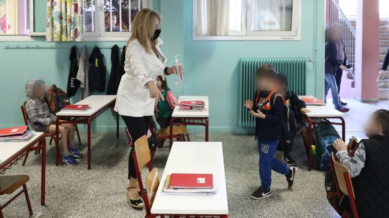 Κορονοϊός: Έτσι θα ανοίξουν τα σχολεία - Αναλυτικά οι ρυθμίσεις για μάσκες, αποστάσεις, διαλείμματα