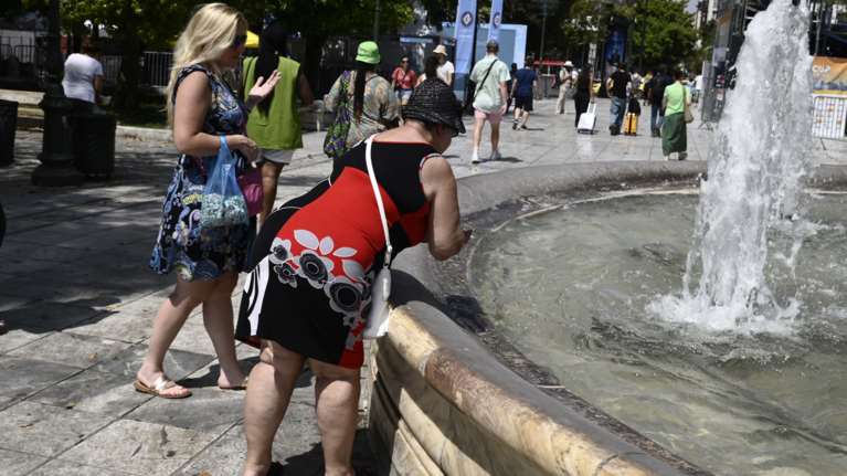 Προειδοποίηση ειδικών για τον καύσωνα: Ποιοι κινδυνεύουν περισσοτέρο - Τι πρέπει και τι δεν πρέπει να κάνουμε