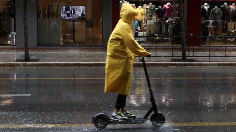 Καιρός: Συνεχίζεται το βροχερό σκηνικό σε όλη τη χώρα - Πότε υποχωρούν τα ισχυρά φαινόμενα