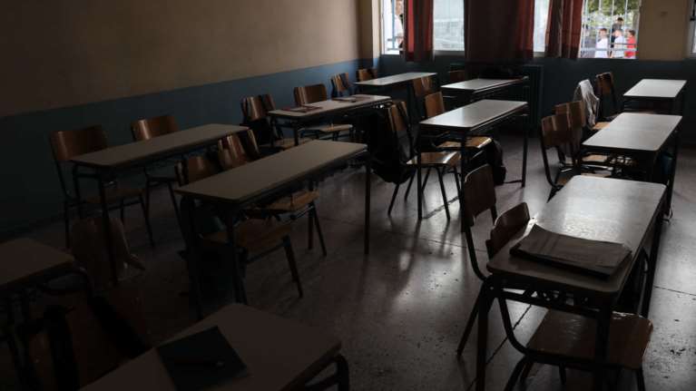 Ηράκλειο: Συγκινεί ο μαθητής της Δ&#39; Δημοτικού με το τραγούδι του &quot;για την ειρήνη&quot;